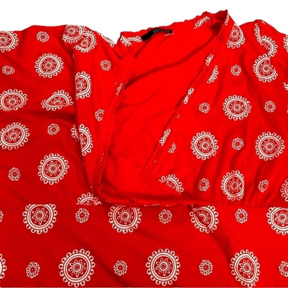 Pennington’s plus size red wrap top with bandana paisley print - Picture 7 of 8